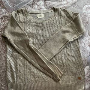 Beautiful glittery sweater. Light weight and warm.